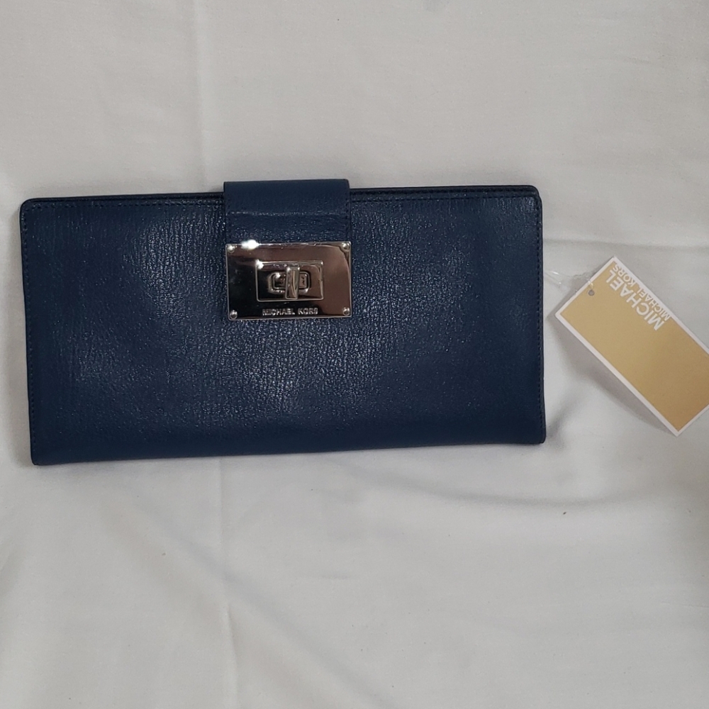 Wallet clutch